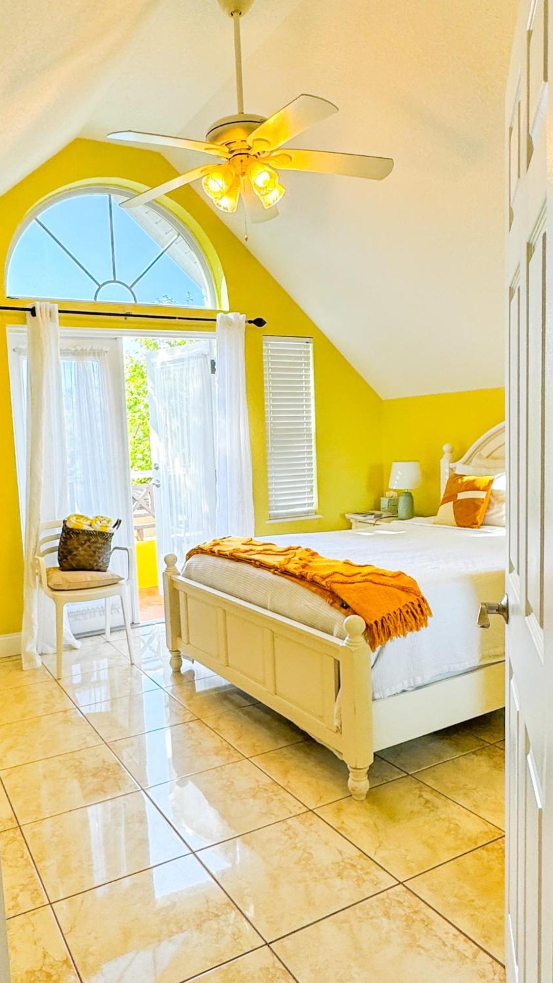 Shangri-La Boutique Bed & Breakfast West Bay Kültér fotó