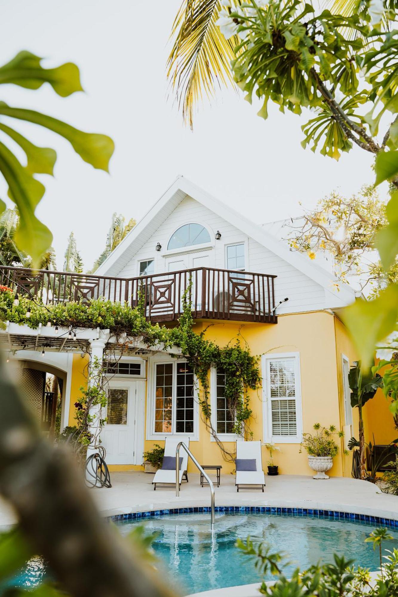 Shangri-La Boutique Bed & Breakfast West Bay Kültér fotó